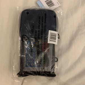 Standing pencil pouch